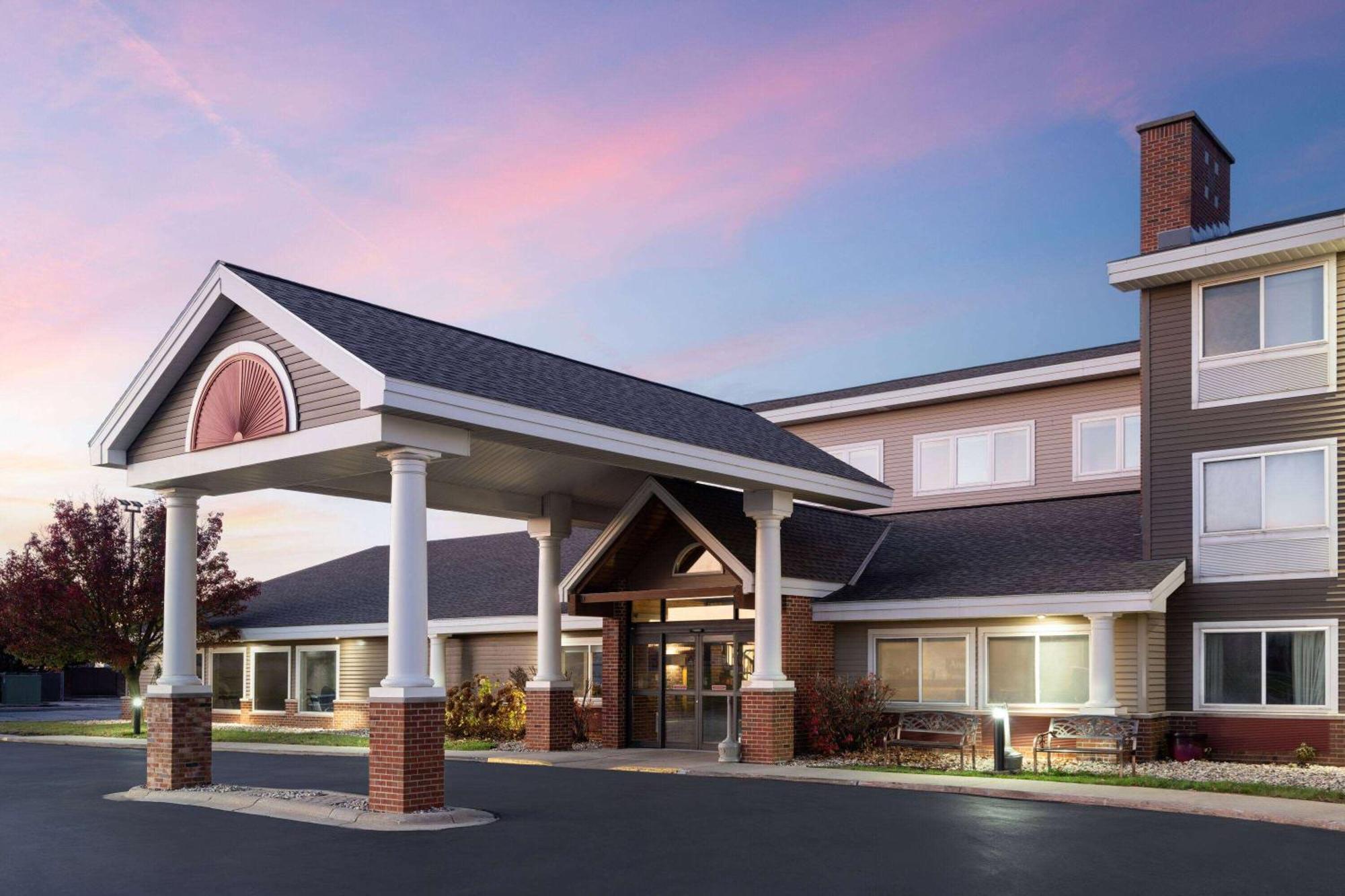 Americinn By Wyndham Beaver Dam Ngoại thất bức ảnh